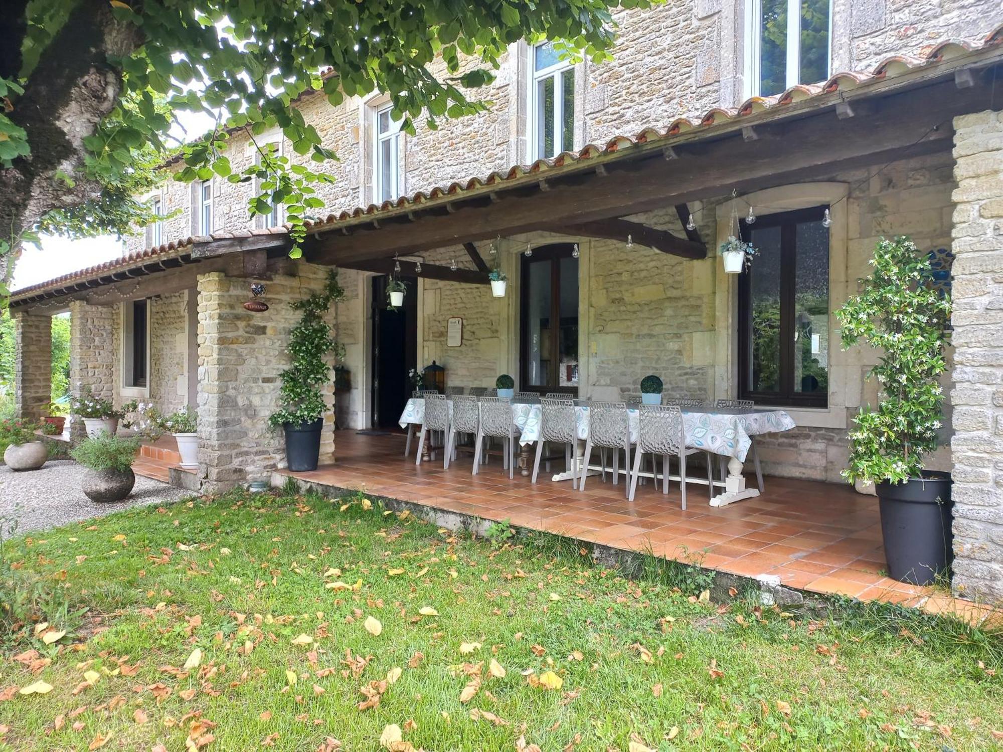 Domaine De Fontsauzine - Gites Et Chambre D'Hotes Genouille  Kültér fotó